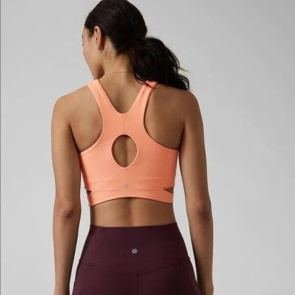 Athleta Conscious Cut Out Crop - Picture 2 of 6
